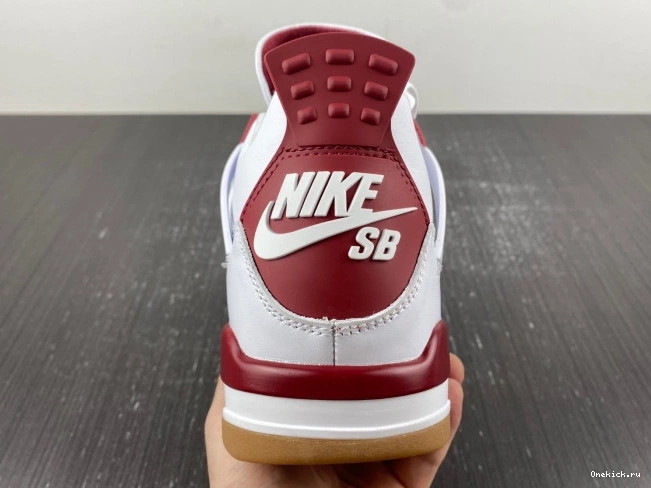 One Kick Pine SB 4 DR5415-160 Red Jordan Retro 0727